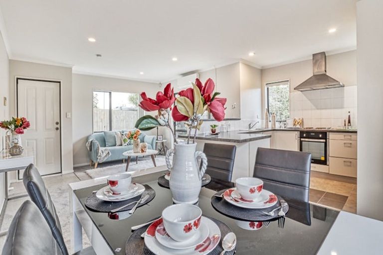 Photo of property in 2 Hamblyn Place, Ranui, Auckland, 0612