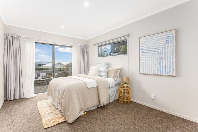 Photo of property in 5 Pacific View, Whitby, Porirua, 5024