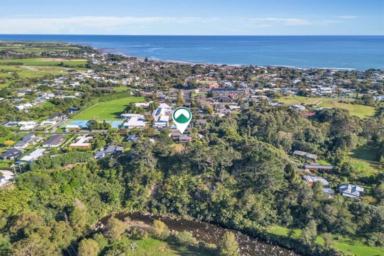 Photo of property in 27 Donnelly Street, Oakura, 4314