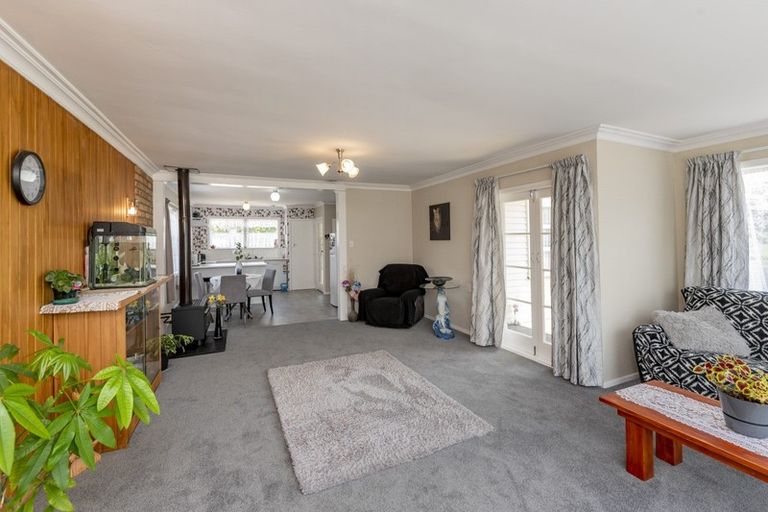 Photo of property in 335 Kawiu Road, Levin, 5510