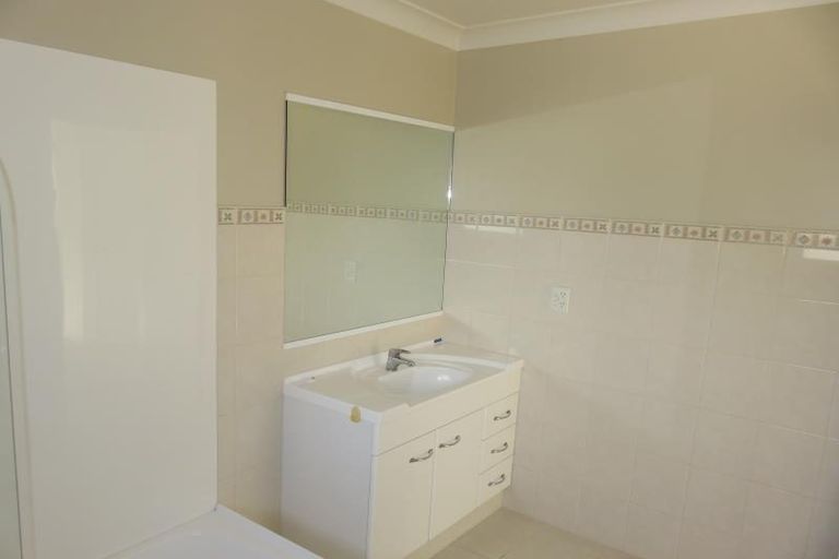 Photo of property in 10 Chippenham Grove, Churton Park, Wellington, 6037