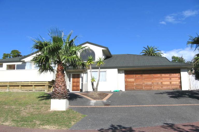Photo of property in 36 Tyrico Close, Unsworth Heights, Auckland, 0632