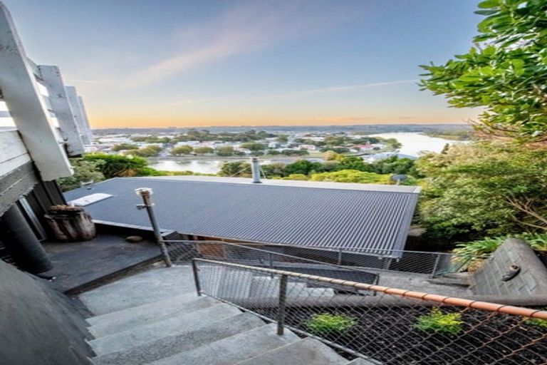 Photo of property in 12 Hipango Terrace, Durie Hill, Whanganui, 4500