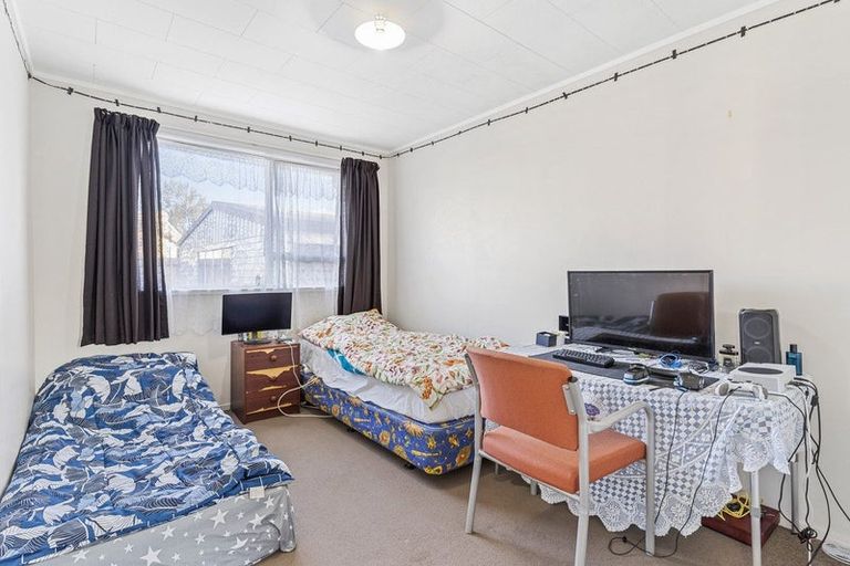 Photo of property in 22 Carbery Place, Manurewa, Auckland, 2102