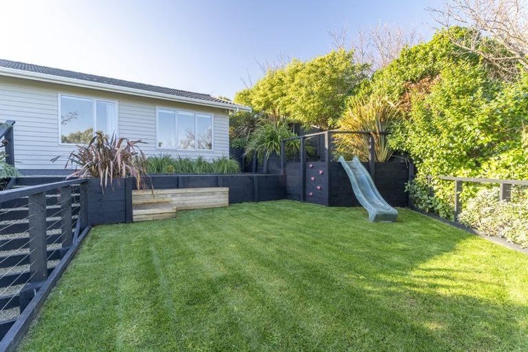 Photo of property in 13 Wakely Road, Newlands, Wellington, 6037