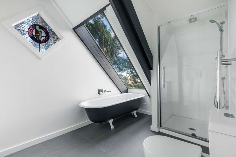 Photo of property in 33 Tainui Road, Titirangi, Auckland, 0604