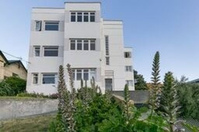 Photo of property in 2u2 Hawker Street, Mount Victoria, Wellington, 6011