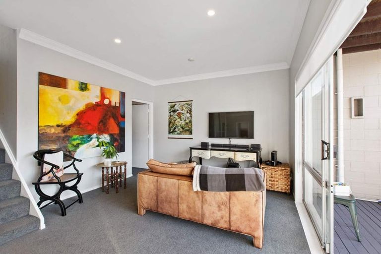 Photo of property in 1/87-89 Hinemoa Street, Birkenhead, Auckland, 0626