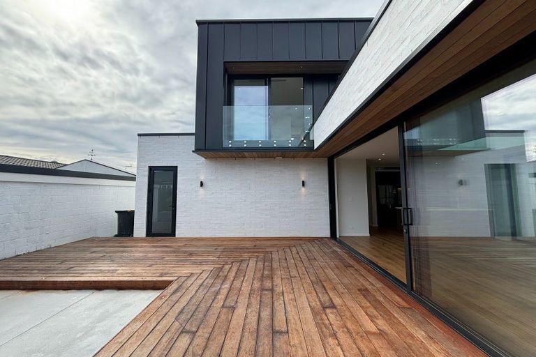 Photo of property in 7 Roa Road, Fendalton, Christchurch, 8041