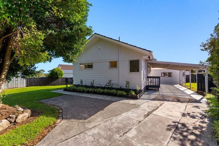 Photo of property in 7 Pureora Place, Clendon Park, Auckland, 2103