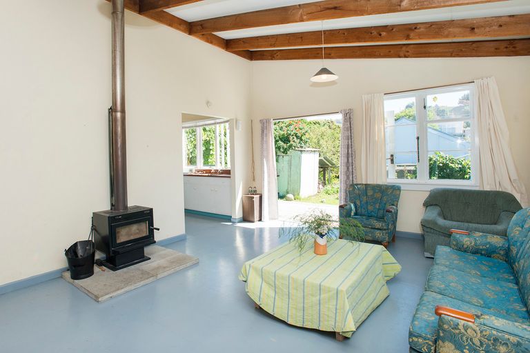 Photo of property in 22 Moana Road, Okitu, Gisborne, 4010