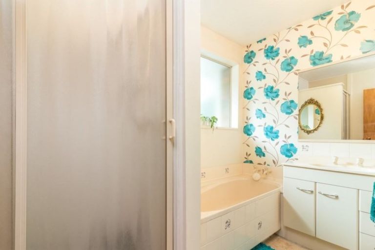 Photo of property in 1/6 Innisfree Place, Northwood, Christchurch, 8051