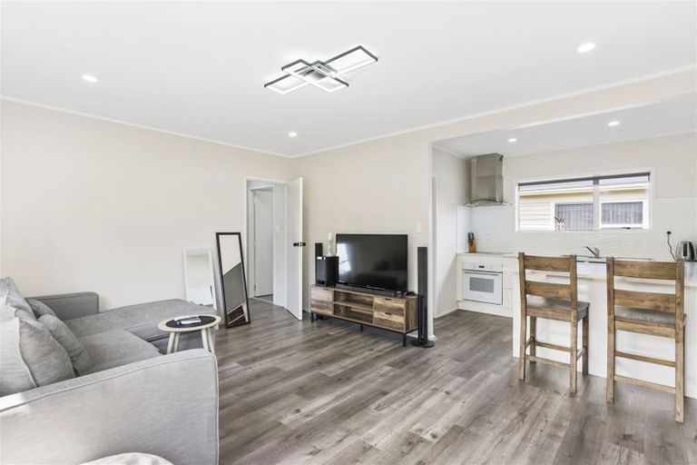 Photo of property in 3/94 Chivalry Road, Glenfield, Auckland, 0629