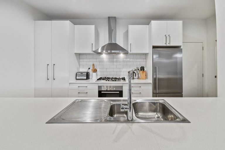 Photo of property in 25 Popokatea Drive, Takanini, 2112