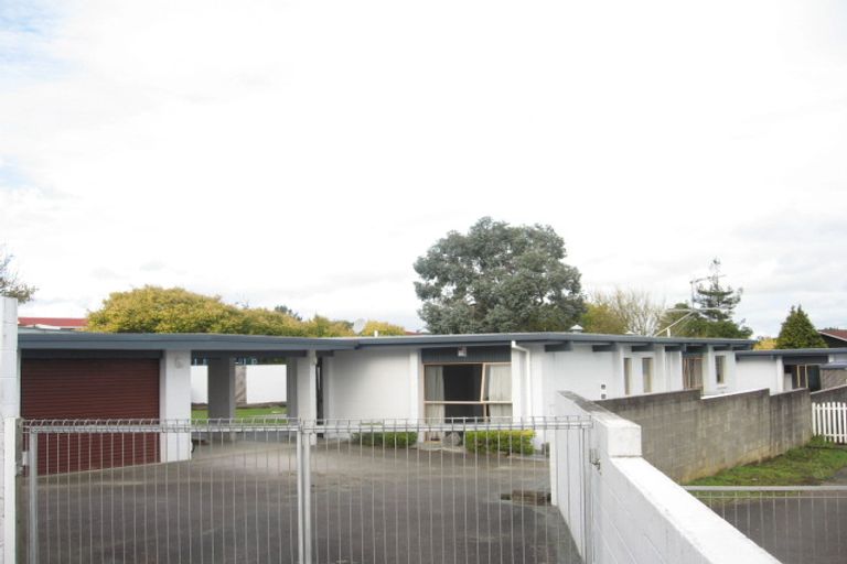 Photo of property in 22 Tupaki Place, Pakuranga Heights, Auckland, 2010