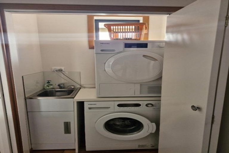 Photo of property in 24 Scott Street, Moturoa, New Plymouth, 4310