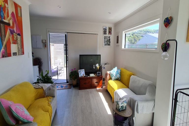 Photo of property in 10/9u Surrey Street, Tawa, Wellington, 5028