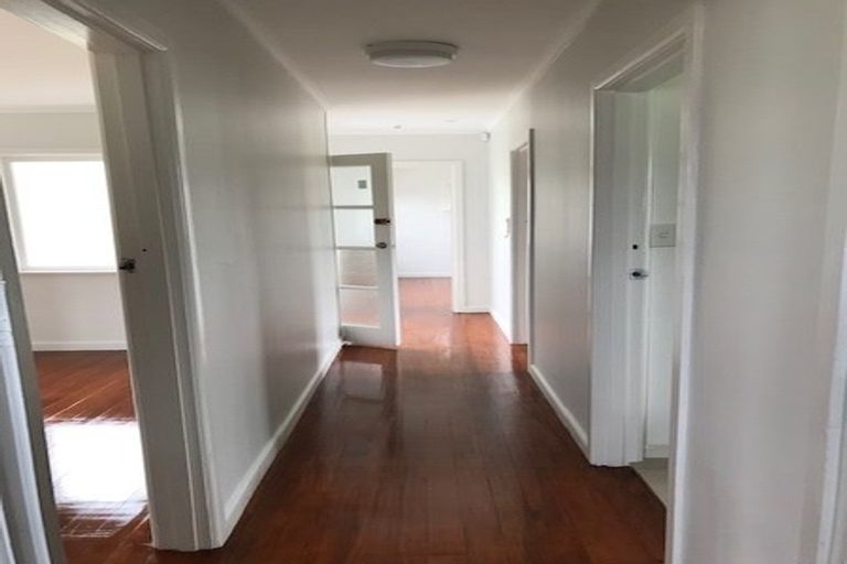 Photo of property in 13 Christmas Road, Manurewa, Auckland, 2102