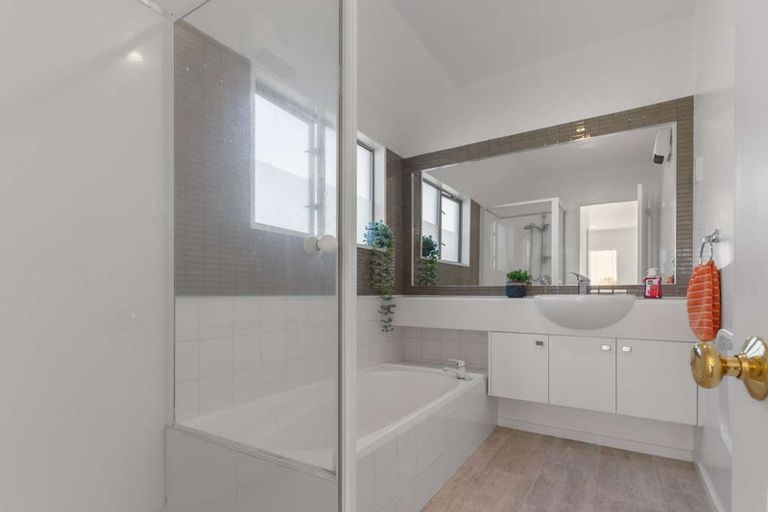 Photo of property in 4/61 Champion Street, Edgeware, Christchurch, 8013