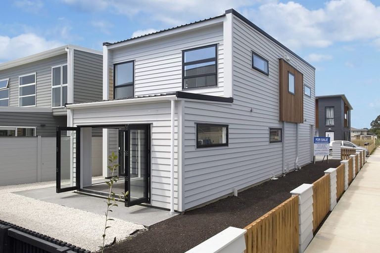 Photo of property in 27 Lili Chen Way, Mangere Bridge, Auckland, 2022
