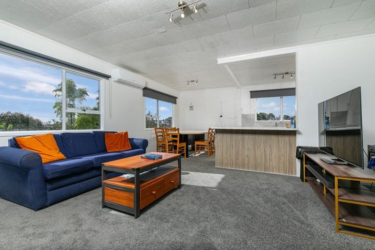 Photo of property in 11 Landsdale Place, Massey, Auckland, 0614