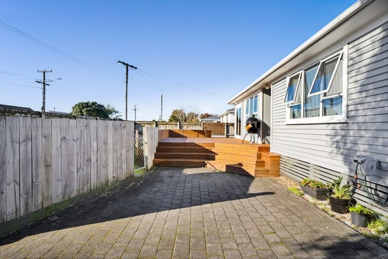 Photo of property in 12 Karaka Street, Merrilands, New Plymouth, 4312