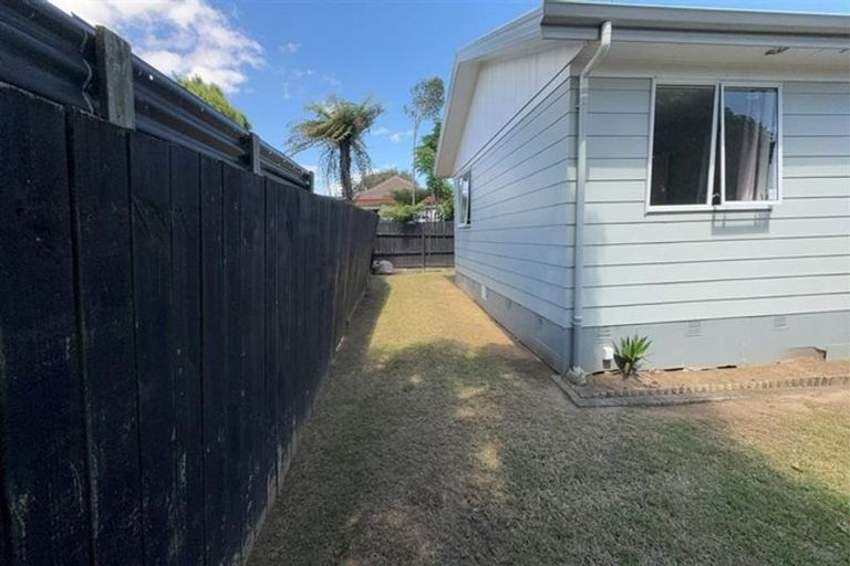 Photo of property in 2/4 Silver Creek Road, Weymouth, Auckland, 2103