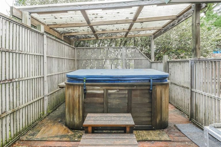 Photo of property in 5a Grimshaw Place, Henderson, Auckland, 0612