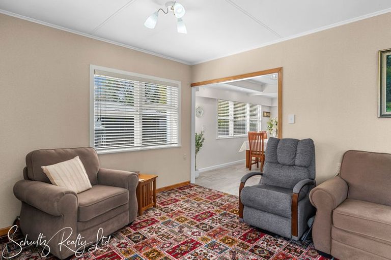 Photo of property in 25 Whaka Street, Maungaturoto, 0520