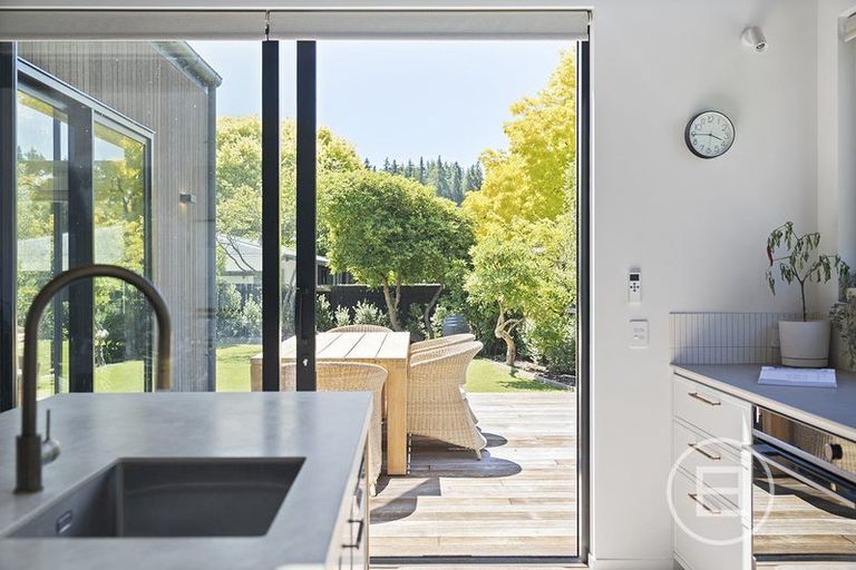 Photo of property in 6 Heuchan Lane, Wanaka, 9305