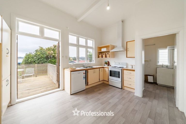 Photo of property in 79 Queens Drive, Lyall Bay, Wellington, 6022