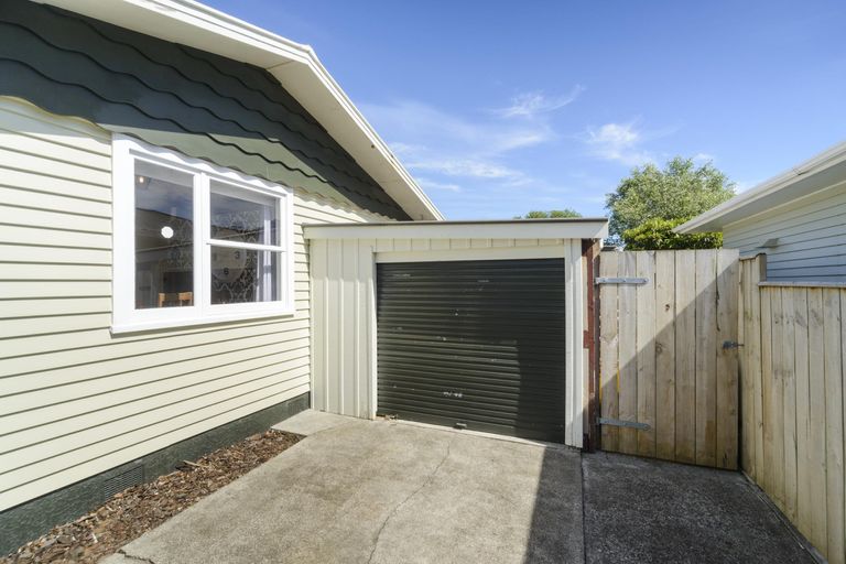 Photo of property in 43 Sutherland Crescent, Westbrook, Palmerston North, 4412