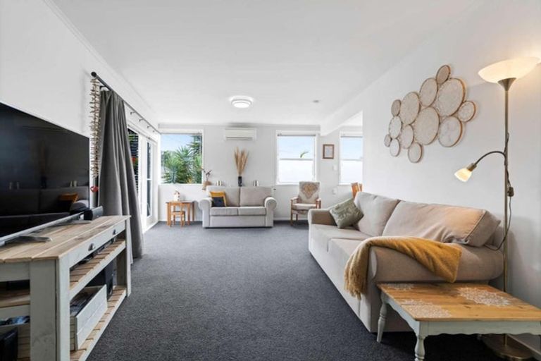 Photo of property in 16 Levesque Street, Birkdale, Auckland, 0626