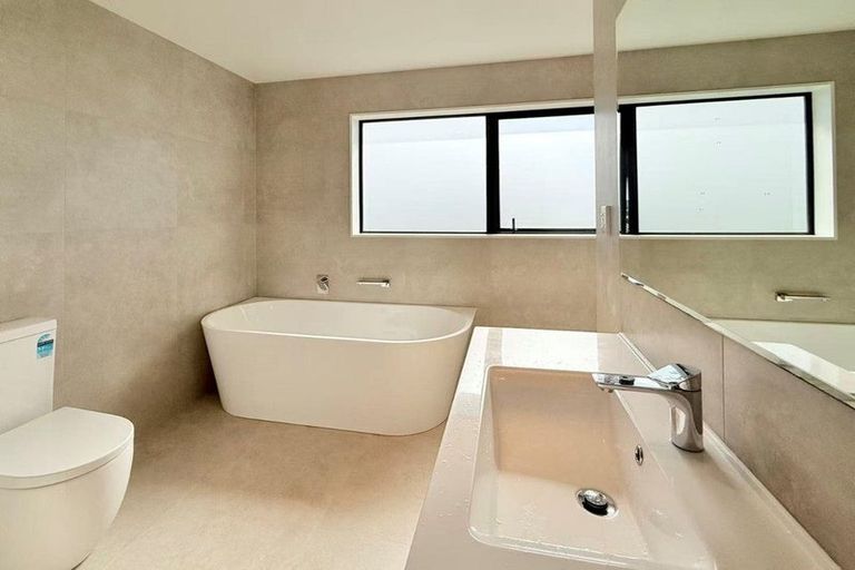 Photo of property in 26c Amberley Avenue, Te Atatu South, Auckland, 0610