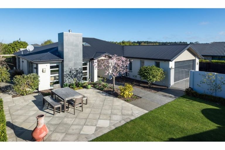 Photo of property in 28 Ruahine Place, Parklands, Christchurch, 8083