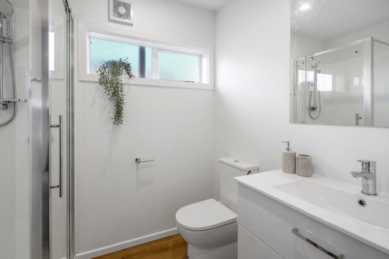 Photo of property in 21 Wainoni Road, Wainoni, Christchurch, 8061