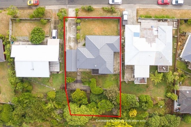 Photo of property in 14 Ruskin Road, Newlands, Wellington, 6037