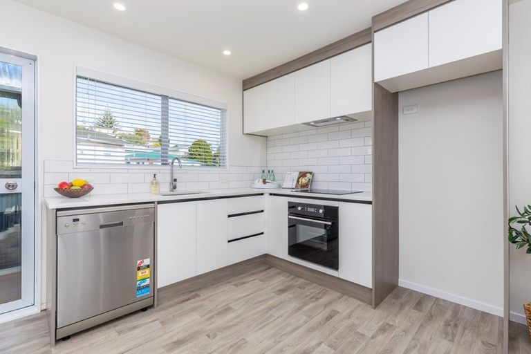 Photo of property in 24 Lilburn Crescent, Massey, Auckland, 0614