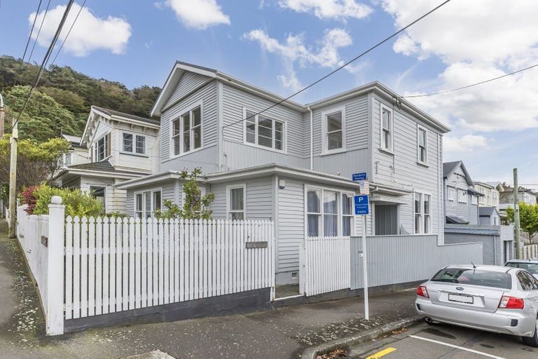 Photo of property in 10 Park Street, Thorndon, Wellington, 6011