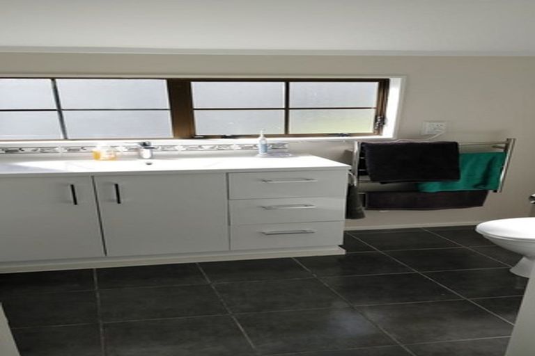 Photo of property in 17 Mallard Grove, Churton Park, Wellington, 6037