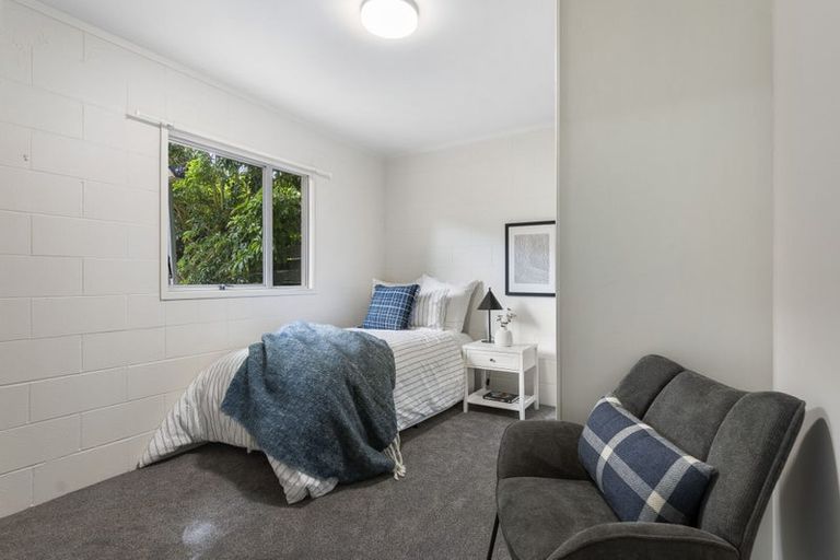 Photo of property in 2/218 East Coast Road, Forrest Hill, Auckland, 0620