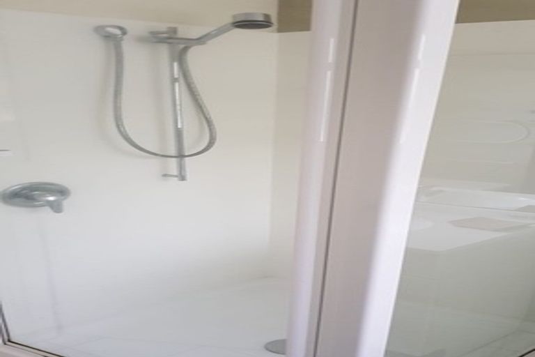 Photo of property in 152a Newlands Road, Newlands, Wellington, 6037