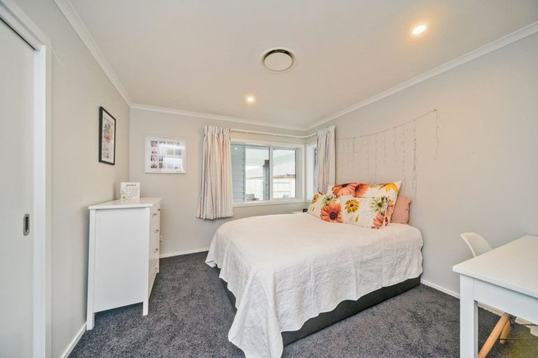 Photo of property in 10 Gibraltar Way, Fitzherbert, Palmerston North, 4410