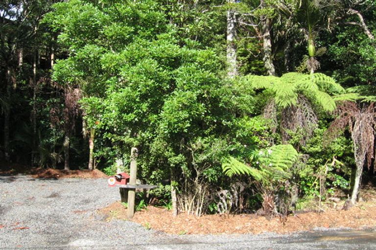 Photo of property in 90 Scenic Drive, Titirangi, Auckland, 0604