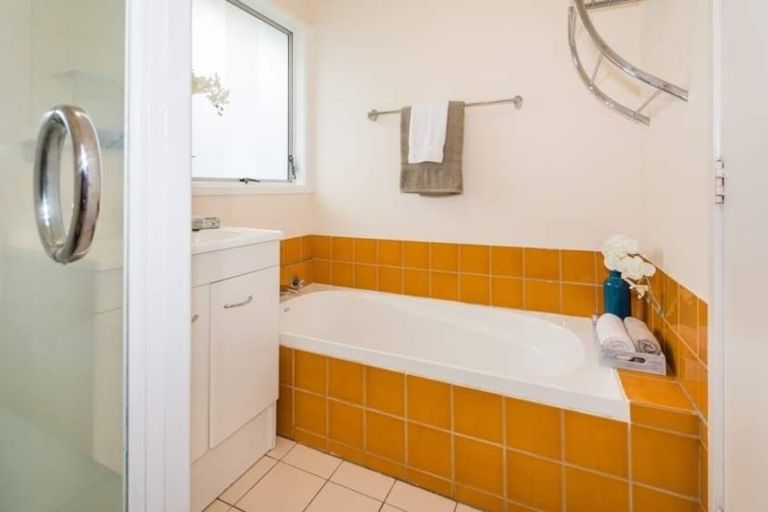 Photo of property in 5 Santiago Crescent, Unsworth Heights, Auckland, 0632