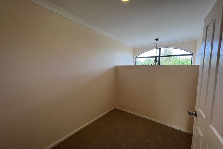 Photo of property in 12 Lone Tree Avenue, Te Atatu Peninsula, Auckland, 0610