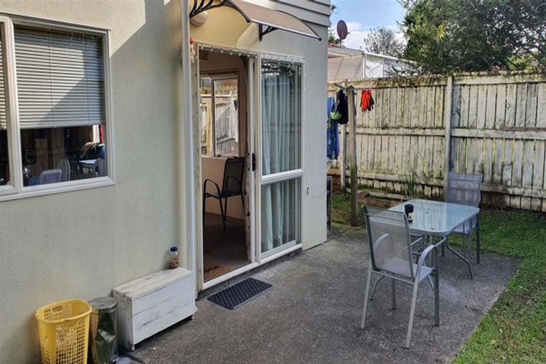 Photo of property in 3/242 Pakuranga Road, Pakuranga Heights, Auckland, 2010