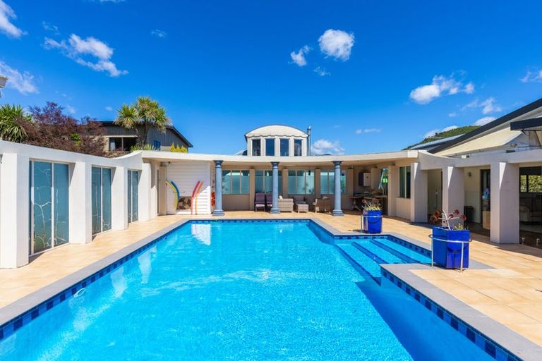 Photo of property in 29 Beach Road, Waikawa, Picton, 7220