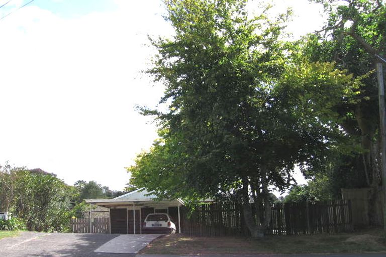 Photo of property in 2/98 Verbena Road, Birkdale, Auckland, 0626