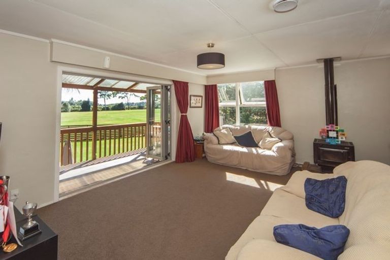 Photo of property in 41 Taipari Road, Te Atatu Peninsula, Auckland, 0610